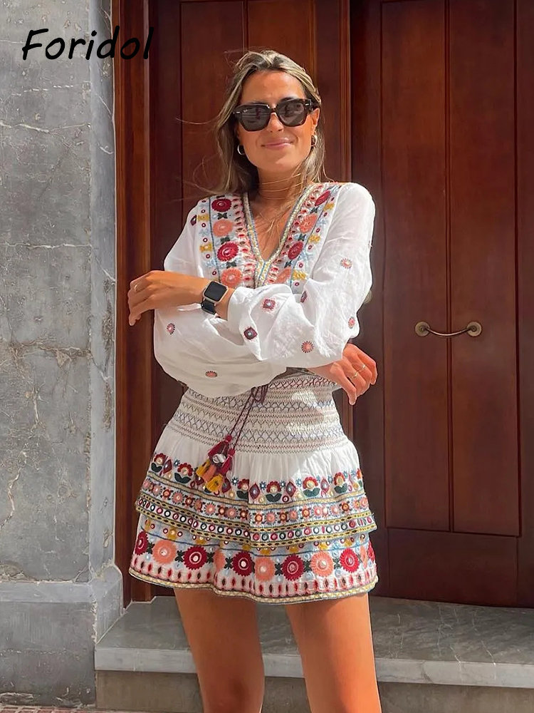 Женский осенний комплект с юбк – обзор и цена Embroidery Uniform