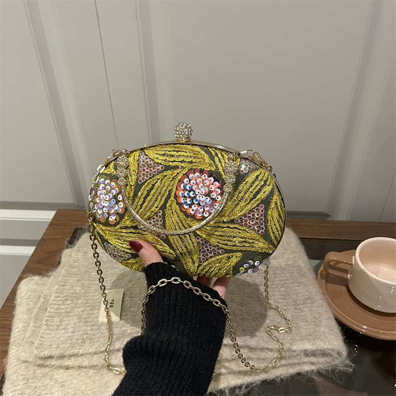 Маленькие клатчи с вышивкой па – обзор и цена Embroidery Yellow Flower